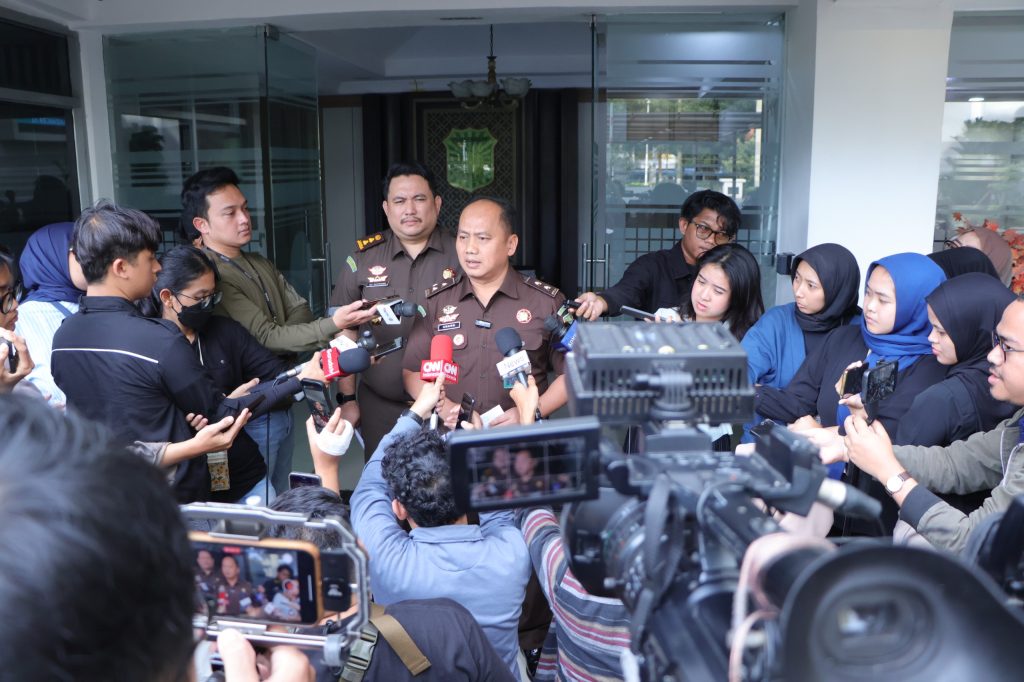 Kejagung, selama sepekan berikan klarifikasi jaksa nakal