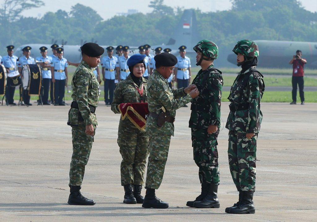 Patriotisme Birokrasi: Ribuan ASN dari berbagai kementerian/lembaga mengikuti pembukaan Latsarmil Komcad sebagai wujud nyata penguatan pertahanan semesta Indonesia.