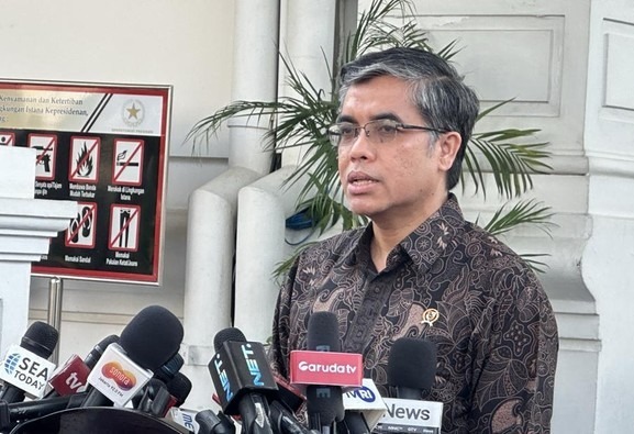 Menteri Ketenagakerjaan Yassierli saat memberikan keterangan pers di Istana Merdeka usai bertemu Presiden Prabowo Subianto