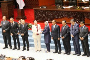 Ketua BPK Isma Yatun menyerahkan laporan IHPS II 2025 kepada pimpinan DPR RI sebagai bentuk transparansi keuangan negara.