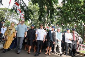 Gubernur Banten Andra Soni menyambut masyarakat adat Baduy dalam prosesi Seba di Gedung Negara.