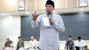 Bupati Tangerang Moch. Maesyal Rasyid saat memberikan sambutan hangat di tengah ratusan guru madrasah dalam tasyakuran Milad ke-14 FKDT di GSG Puspemkab Tangerang.
