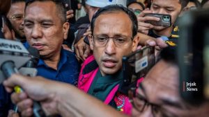 Nadiem Makarim saat memberikan penjelasan di depan hakim dan jaksa