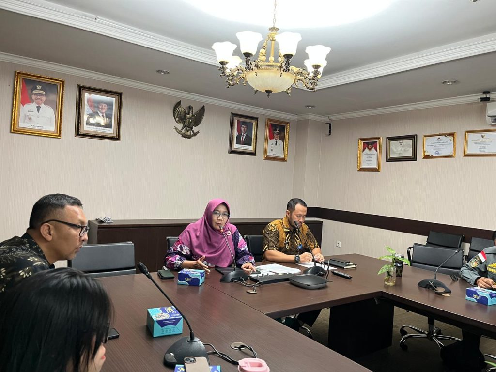 Pertemuan taktis dan peninjauan langsung saluran air oleh tim gabungan Pemkot Tangerang, Jasa Marga, Angkasa Pura, dan manajemen hotel di kawasan Benda.