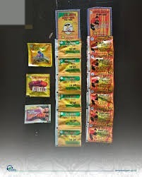 Kepala BPOM Taruna Ikrar saat menunjukkan sampel produk obat bahan alam dan kopi stamina ilegal yang mengandung bahan kimia obat keras dalam konferensi pers.