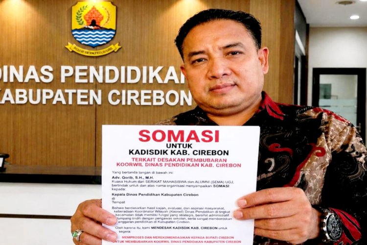 Ilustrasi pemeriksaan dokumen keuangan Dana BOS Kabupaten Cirebon oleh BPK RI yang berujung pada tuntutan pembubaran Korwil Pendidikan Kecamatan karena dugaan pemborosan anggaran.