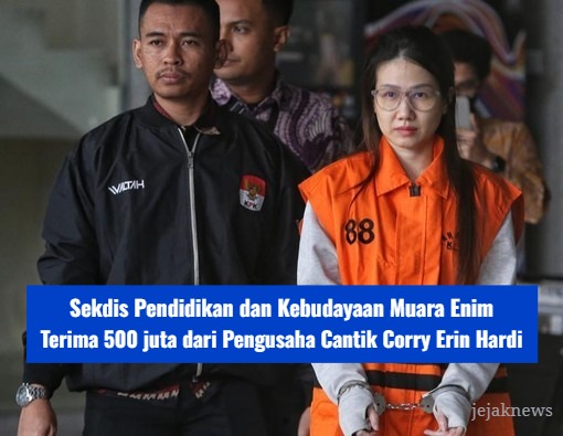 Tersangka Cory Erin Hardi mengenakan rompi tahanan oranye KPK saat digiring petugas menuju mobil tahanan di Gedung Merah Putih KPK.
