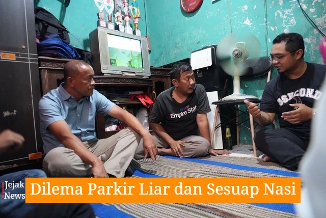 Pertemuan mediasi humanis antara Kepala Sudinhub Jakarta Timur Harlem Simanjuntak dan pengemudi ojol Sulis Agung Wibowo di kediamannya.