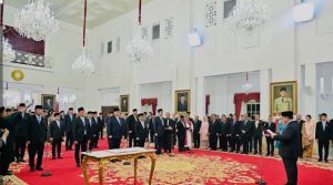 Presiden Prabowo lantik Kepala BGN baru Nanik Sudaryati Deyang Said Iqbal penasihat khusus buruh Istana Negara.