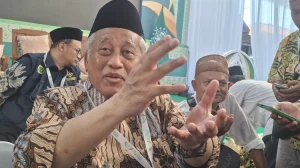 Prof Mohammad Nuh memberikan keterangan pers didampingi jajaran pengurus PBNU di Pondok Pesantren Al-Falah Ploso Kediri terkait persiapan Muktamar ke-35 NU tahun 2026.