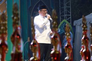 Sekda Kota Tangerang Herman Suwarman saat memberikan pidato penutupan Festival Al-A'zhom XIII di panggung utama.