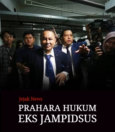 Hotman Paris berbicara di depan awak media di Kejagung terkait kasus Febrie Ardiansyah