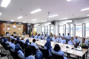 Wali Kota Tangerang Sachrudin menyaksikan penandatanganan berkas kerja sama antara Direksi Perumda Tirta Benteng dan Wakil Kepala LST FMIPA UI Eko Waludi.