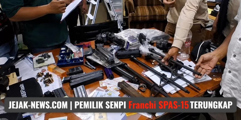 Senjata api shotgun Franchi SPAS-15 kaliber 12 gauge bersama ratusan pucuk airsoft gun yang diamankan polisi dari gudang sekolah di Pondok Pinang.